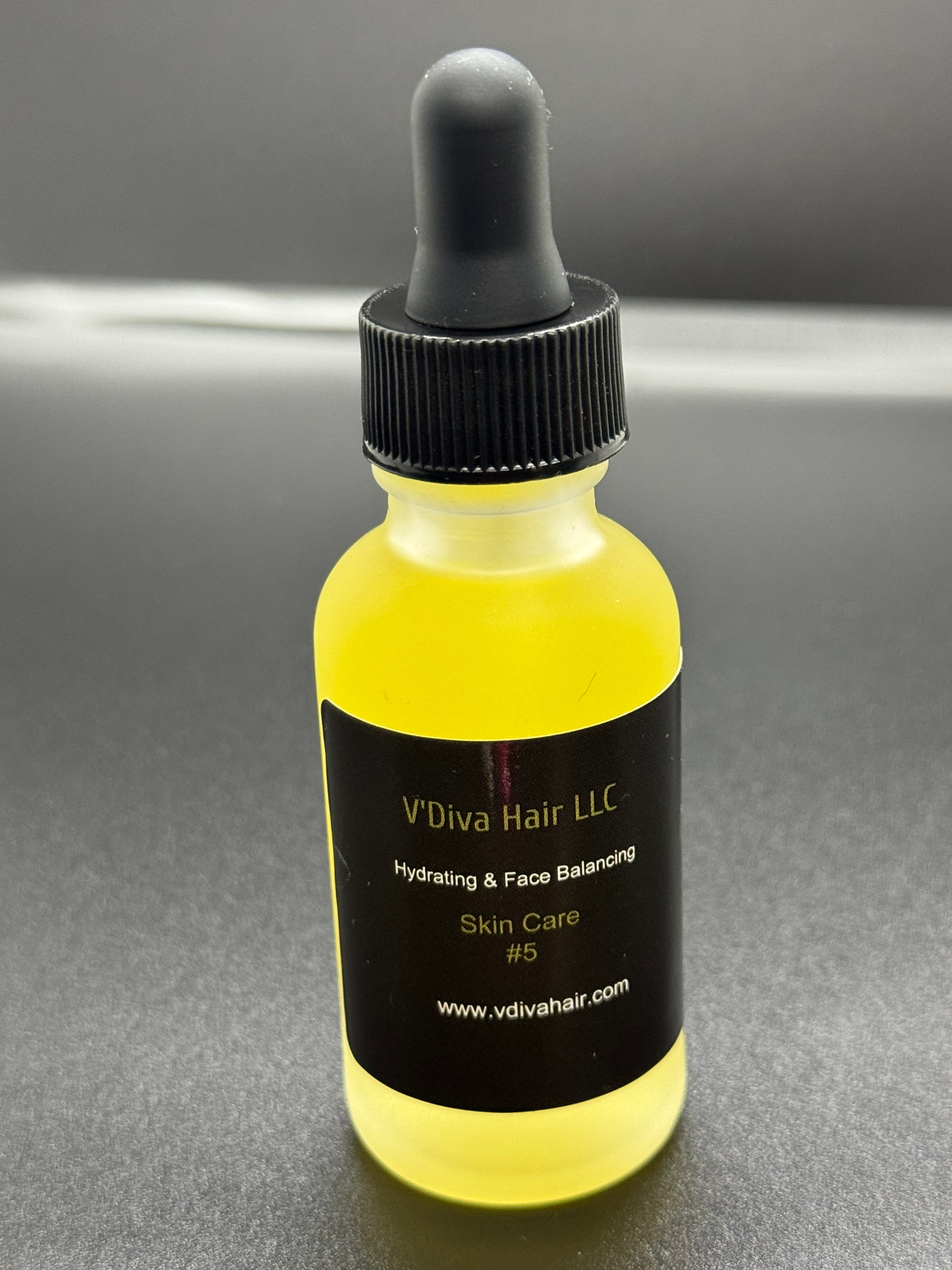 Hydrating & Face Balancing Oil image 1